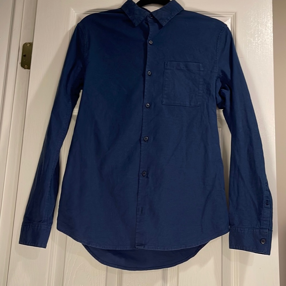 Lululemon men’s small blue button up shirt